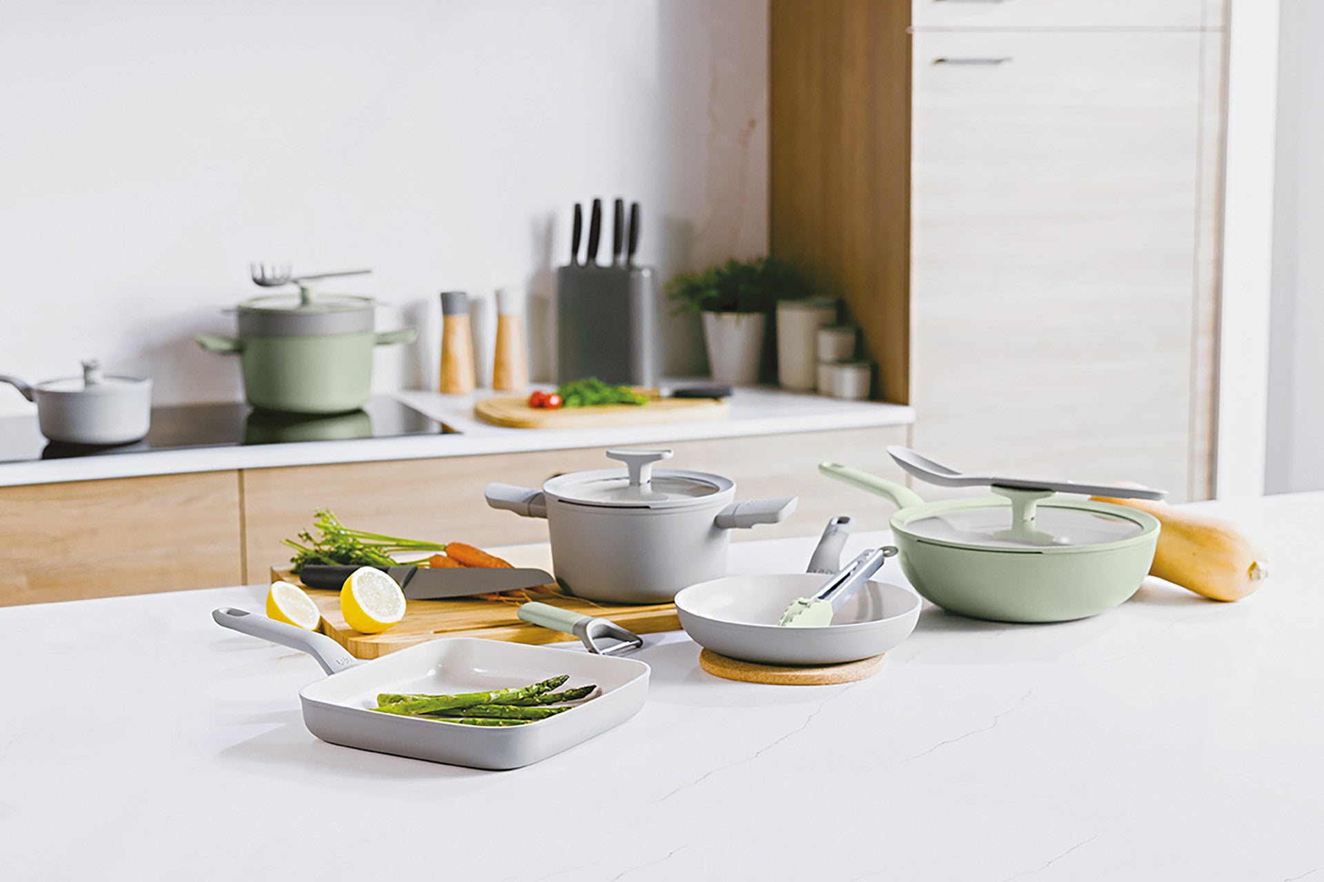 BergHOFF 24cm Tall Stockpot - Balance Sage Non-Stick with Stay-Cool Handles & Integrated Lid Strainer